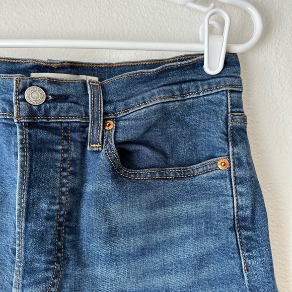 Levi’s Wedgie Cutoff Jean Shorts 30 - Picture 2 of 6